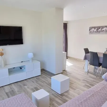 Paraiso: Beachfront With Private Pool And Sea Views Playas de Vera