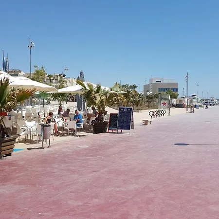 Apartment Paraiso: Beachfront With Private Pool And Sea Views *